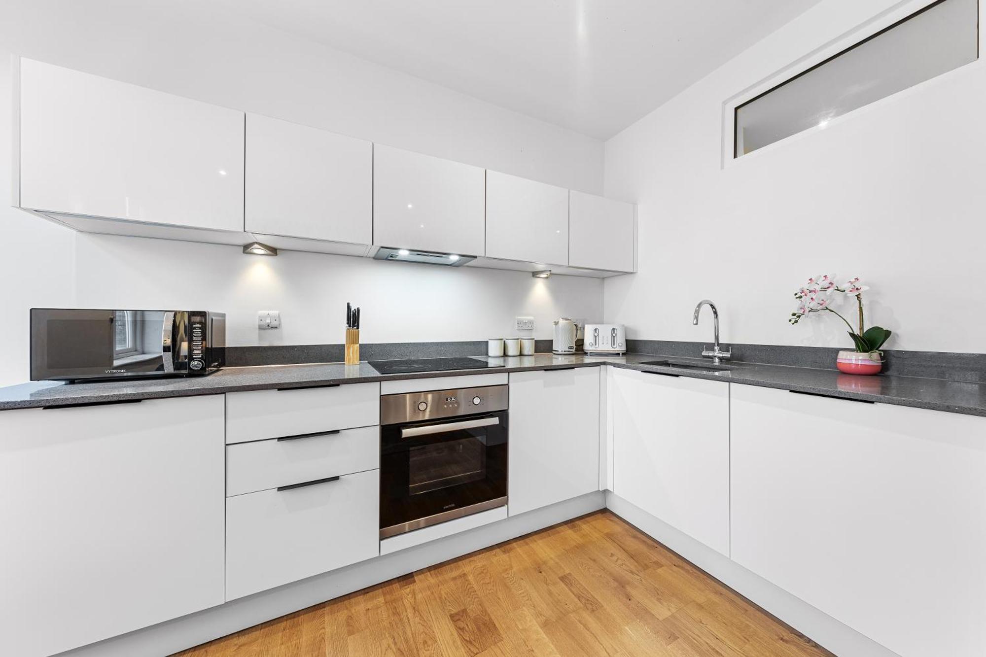 Appartamento Modern One Bedroom Flat - Near Heathrow, Windsor Castle, Thorpe Park - Staines Tw18 *